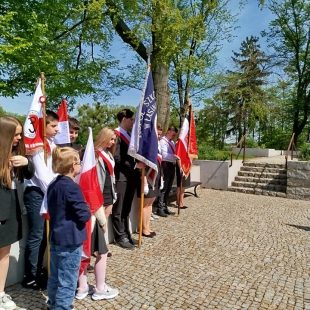 Pod Pomnikiem Pomordowanych na Magdalence.