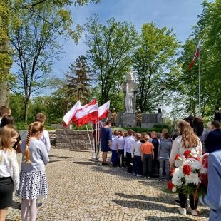 Pod Pomnikiem Pomordowanych na Magdalence.