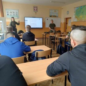 „Edukacja z wojskiem”