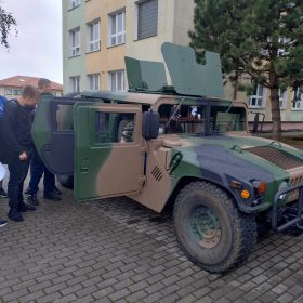 „Edukacja z wojskiem”