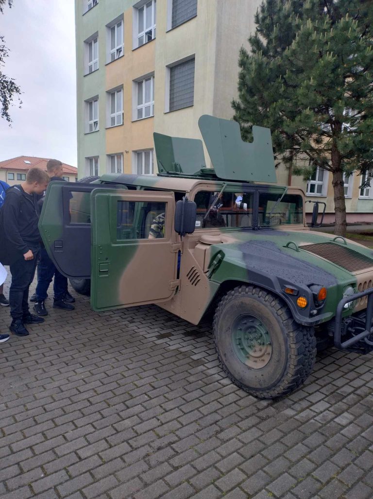 "Edukacja z wojskiem"