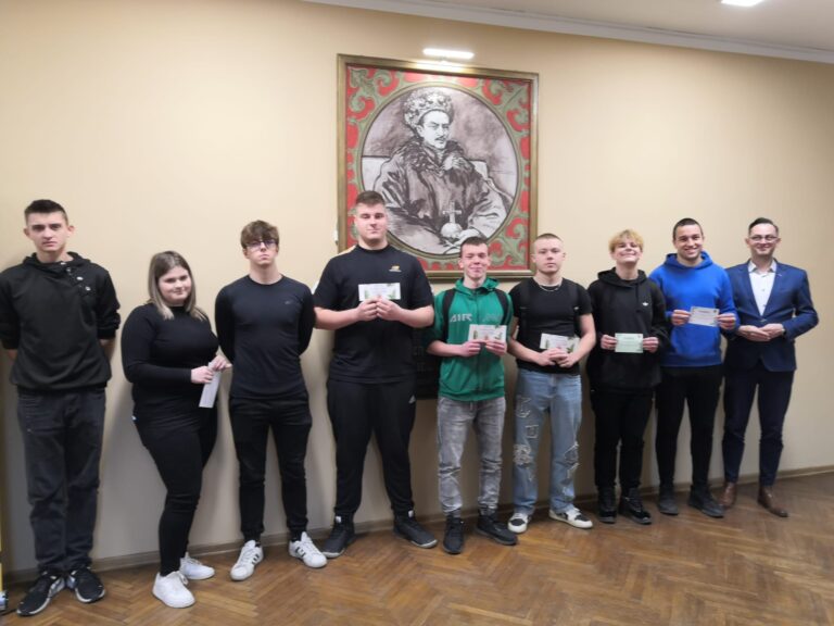 Nagrodzeni za "Dzień bez plecaka"