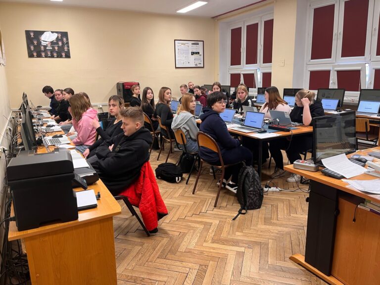 Badanie PISA 2025 w "Jagiellończyku"