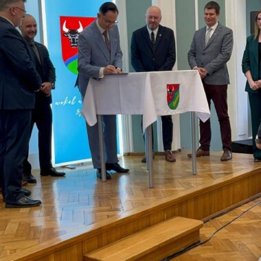 Podpisane porozumienie o współpracy pomiędzy naszą szkołą a Wojskowymi Zakładami Uzbrojenia S.A.