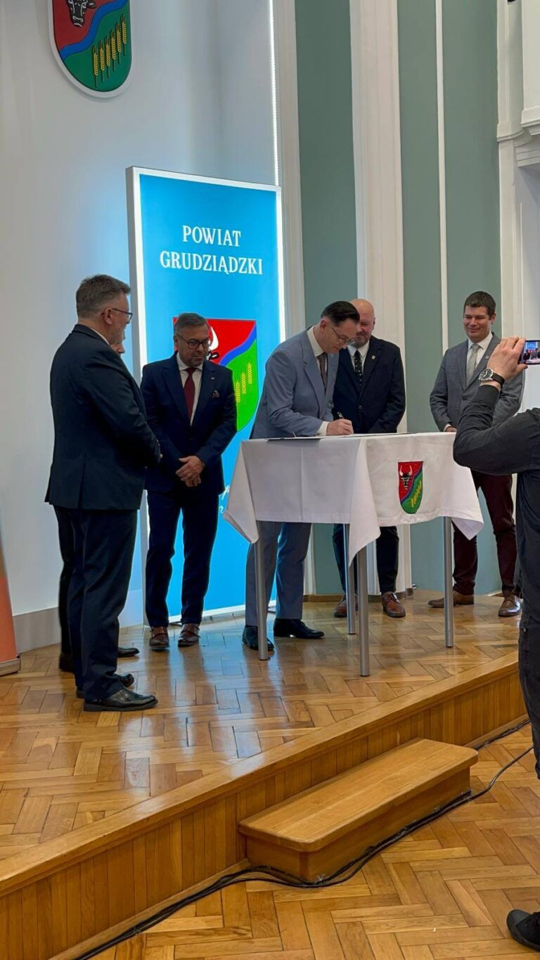 Podpisane porozumienie o współpracy pomiędzy naszą szkołą a Wojskowymi Zakładami Uzbrojenia S.A.