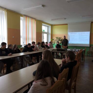 „Edukacja z wojskiem”