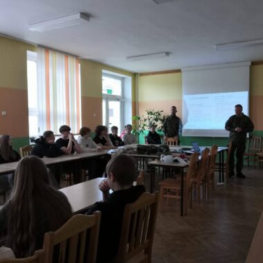 „Edukacja z wojskiem”