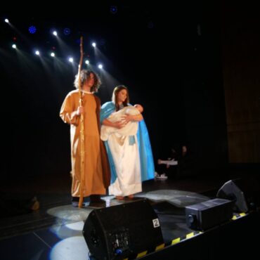 Jasełka w wykonaniu szkolnego koła teatralnego Galimatias