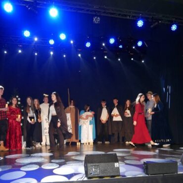 Jasełka w wykonaniu szkolnego koła teatralnego Galimatias