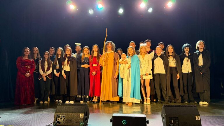 Jasełka w wykonaniu szkolnego koła teatralnego Galimatias