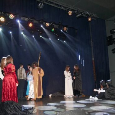 Jasełka w wykonaniu szkolnego koła teatralnego Galimatias