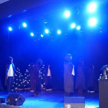 Jasełka w wykonaniu szkolnego koła teatralnego Galimatias