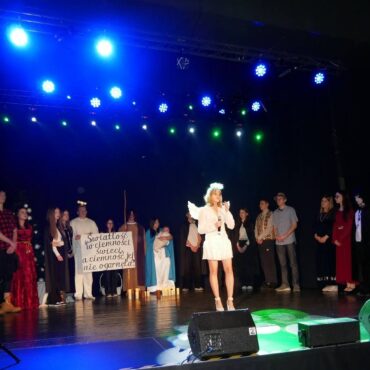 Jasełka w wykonaniu szkolnego koła teatralnego Galimatias
