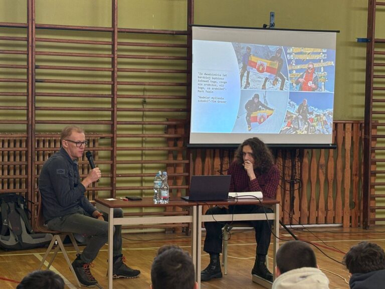 Spotkanie z podróżnikiem Wojciechem Plessem