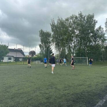 Rozgrywki w piłkę nożną